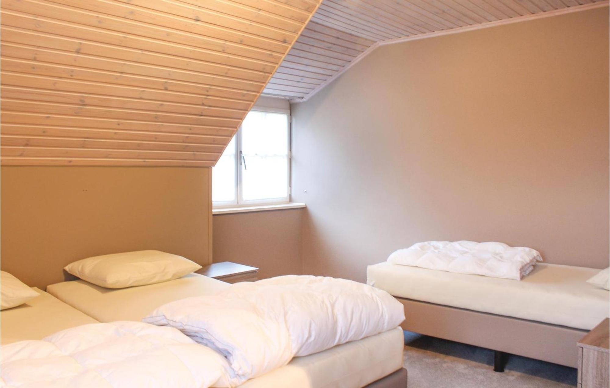 Vakantiehuis In With 4 Bedrooms&wifi *