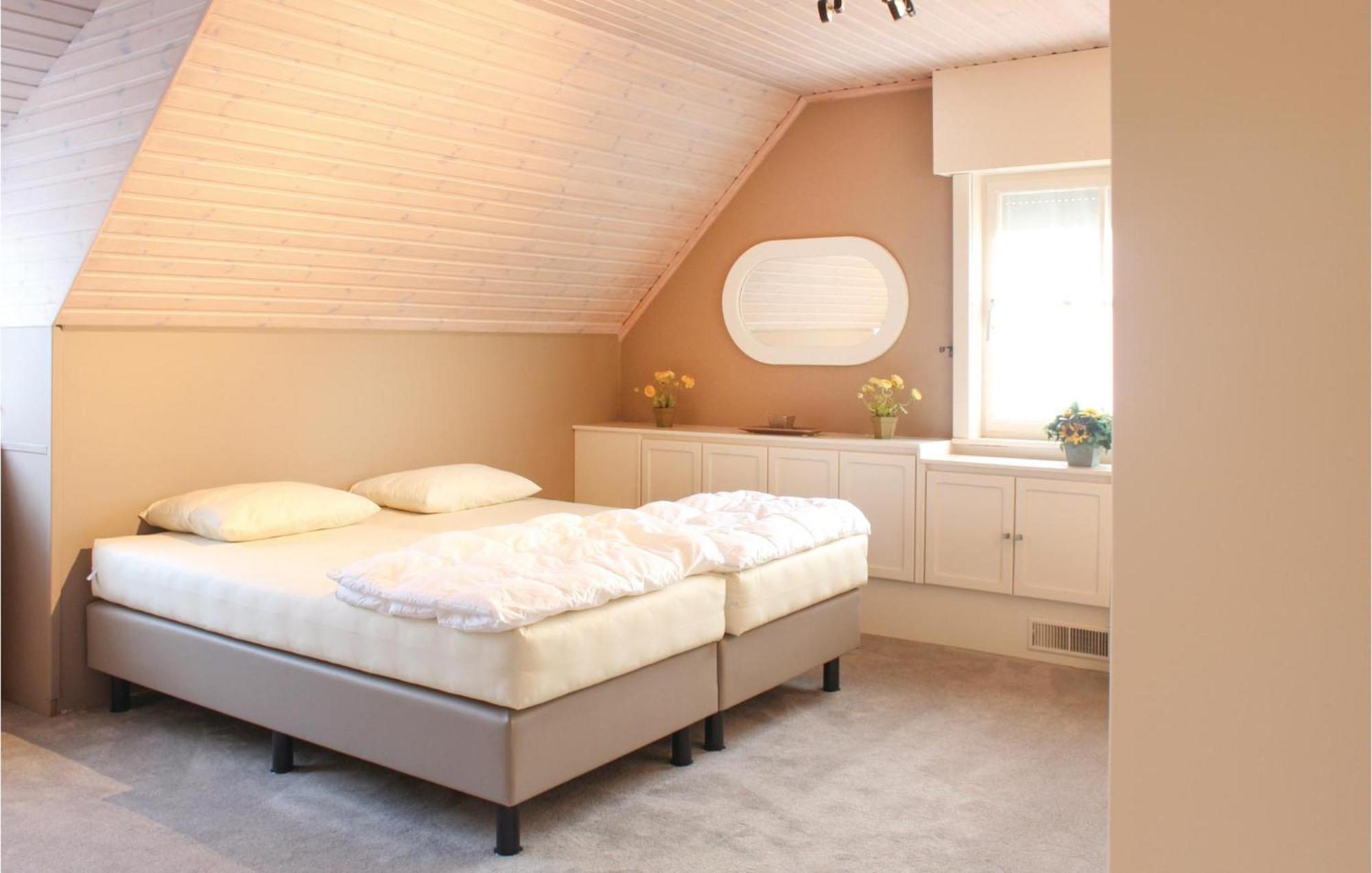 In With 4 Bedrooms&wifi Vakantiehuis Groede